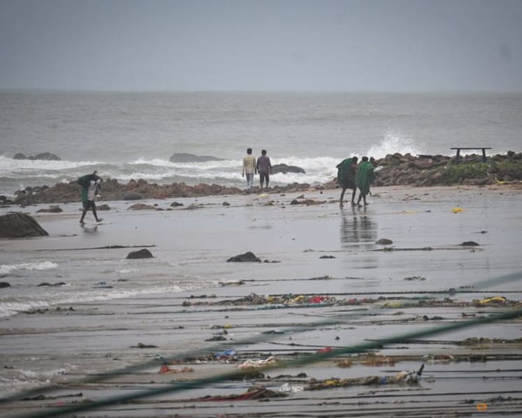 Six killed in cyclone off India's eastern coast