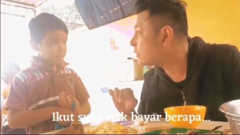 Terharu lihat anak kecil bekerja, Aznil Nawawi ajak penerbit ambil penjual tisu jadi pelakon