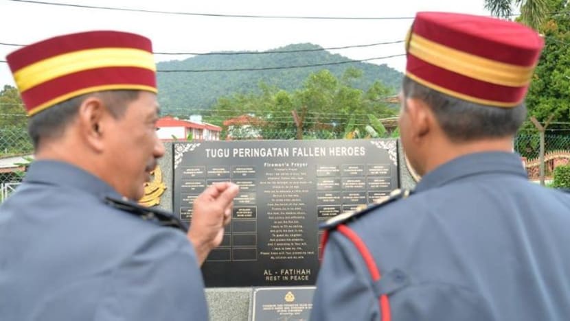 Nama Muhammad Adib diabadikan di tugu peringatan bomba