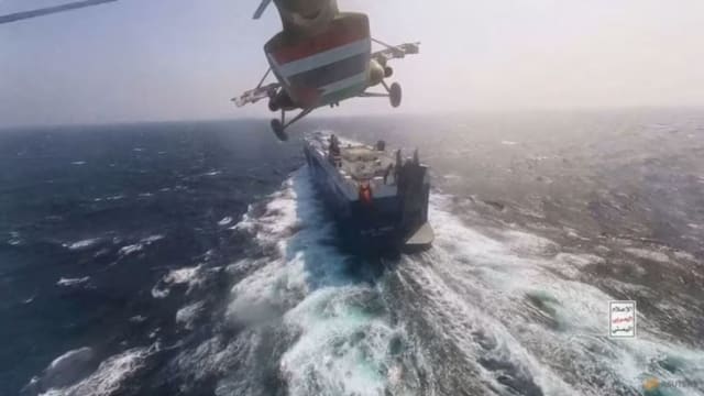 英美军队击落胡塞武装向红海发射无人机和飞弹