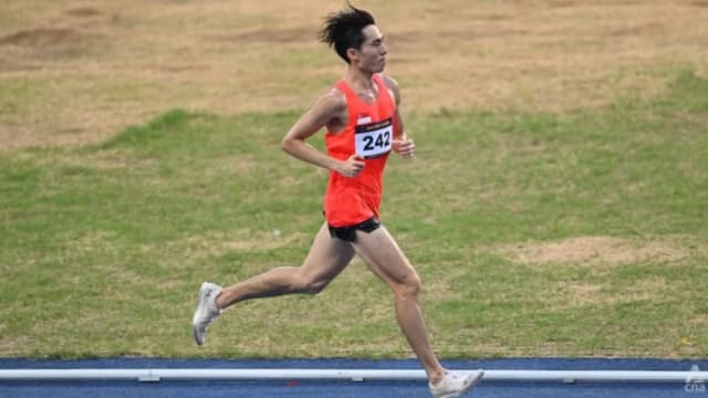 苏睿勇东运会1万米长跑摘银 我国40年来首面奖牌
