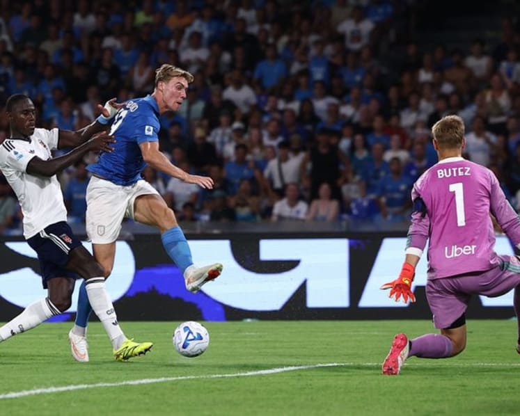 Napoli beaten 2-1 at home by Como