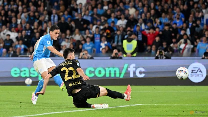 Napoli’s title hopes shaken by late Genoa equaliser as Inter close in