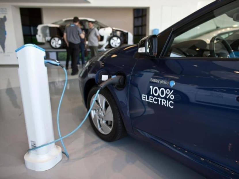 Transport Minister Ong Ye Kung said that the Land Transport Authority and other agencies will review plans for charging infrastructure of electric vehicles. Transport Minister Ong Ye Kung said that the Land Transport Authority and other agencies will review plans for charging infrastructure of electric vehicles.
