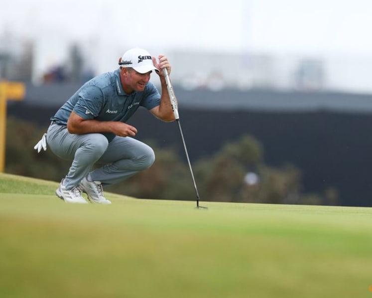 New Zealand's Fox shares Open lead after record-equalling 62