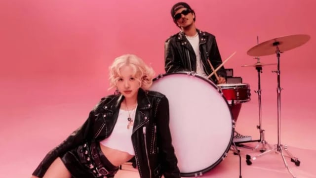 联手发行全新单曲“APT.” 　Rosé在MV中亲吻Bruno Mars！