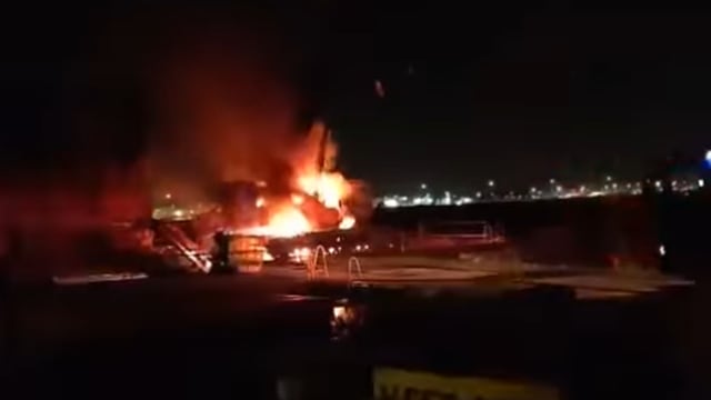 樟宜机场T5工地起重机起火 无人受伤