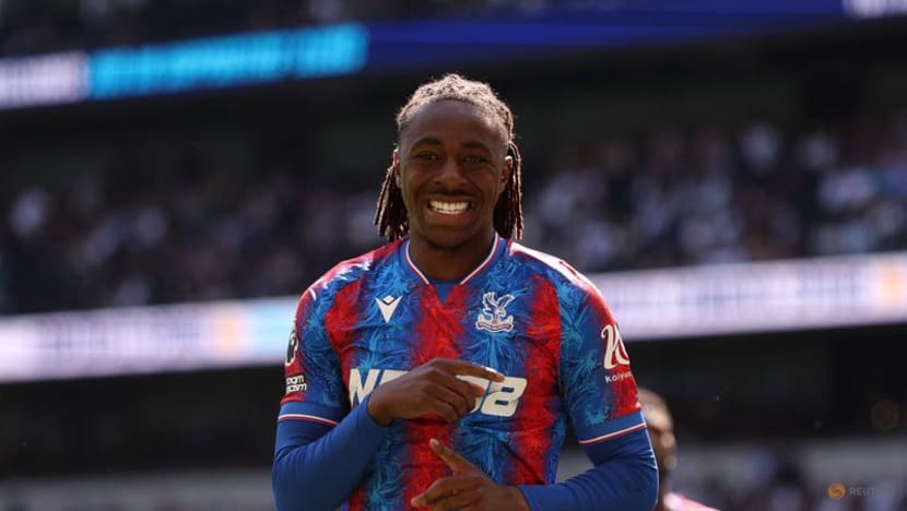 Eze double gives Palace victory at ailing Tottenham