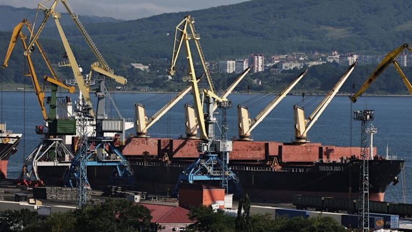 Oil settles up over 2% on dented peace hopes in Ukraine, tensions in Yemen