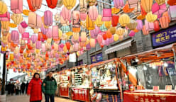 Saham bercampur-campur, nilai dolar kukuh pada permulaan minggu yang suram