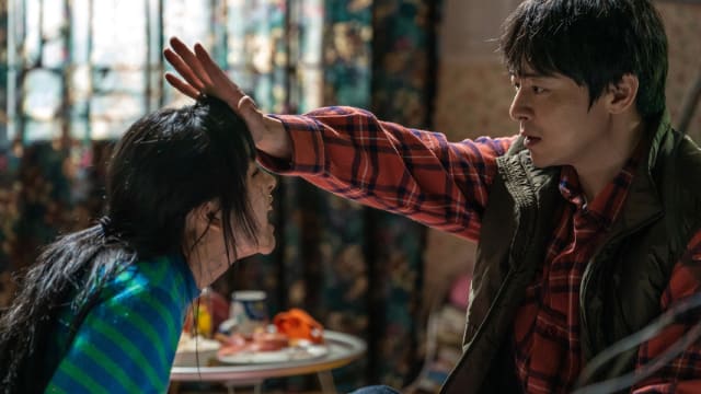 “My Daughter Is a Zombie”　看影帝曹政奭如何驯“丧尸”！