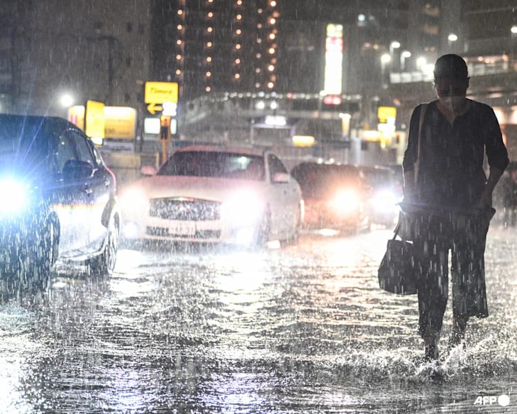 Heavy rain soaks eastern Japan, prompting highest-level warning Heavy rain soaks eastern Japan, prompting highest-level warning