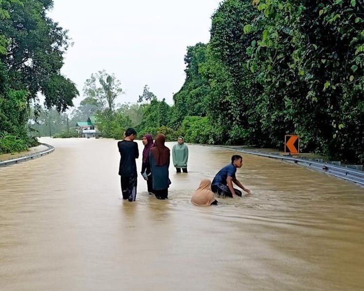 Malaysia MP clarifies comments on how floods can be opportunities to promote 'volunteer tourism' 