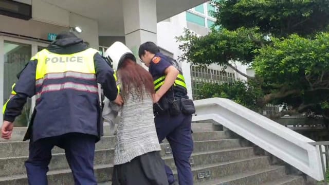 疑不堪经济压力 台女吸毒后闷死儿女