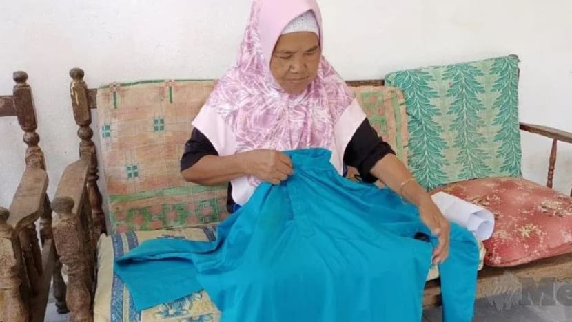 Baju raya terakhir menjadi pengubat rindu susulan pemergian anak bongsu tersayang... Baju raya terakhir menjadi pengubat rindu susulan pemergian anak bongsu tersayang...