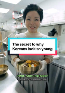 Bibimbap isn't just delicious, it also has a ton of health benefits. Culinary professor Park Hyo Soon shares her recipe for royalty-worthy bibimbap, which is the signature at newly opened Korean restaurant at Jewel Changi! #8dayseat #8dayseatrestaurant #sgtiktok #sgfyp #ramen