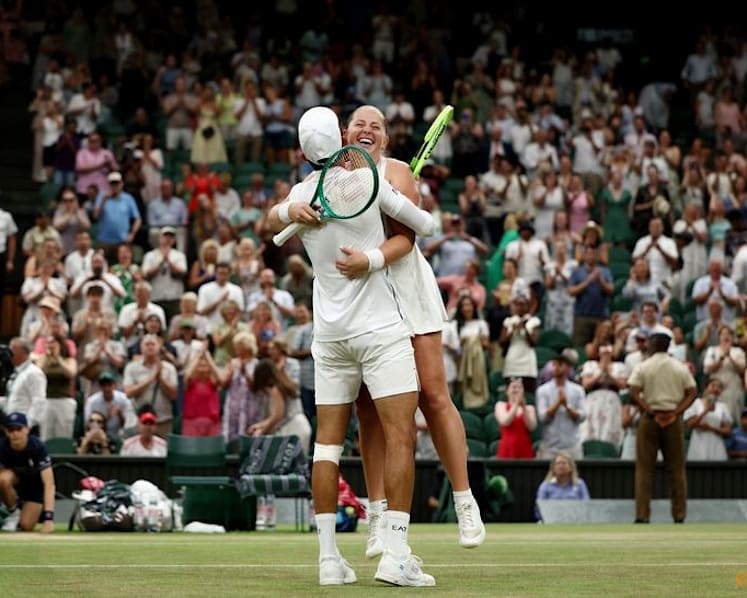 Ostapenko, Arevalo fight back to win Wimbledon mixed doubles title