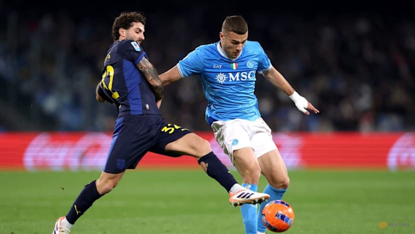 Napoli's title defence hit by scoreless draw with Parma