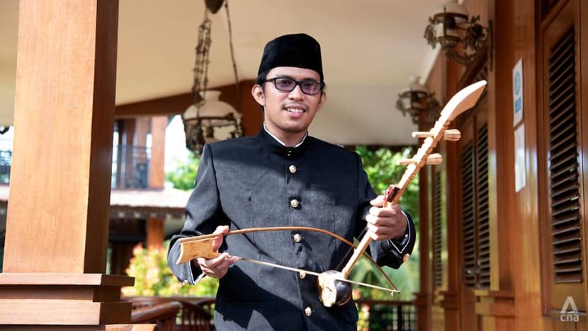 From jazz to Mozart, young Indonesian breathes new life into centuries-old stringed instrument