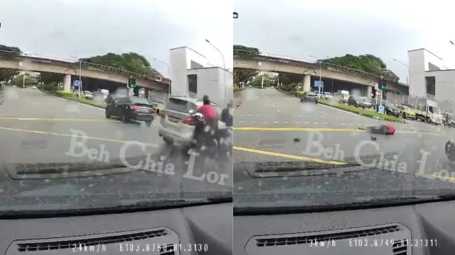 轿车闯红灯高速撞上摩托车 骑士被撞飞