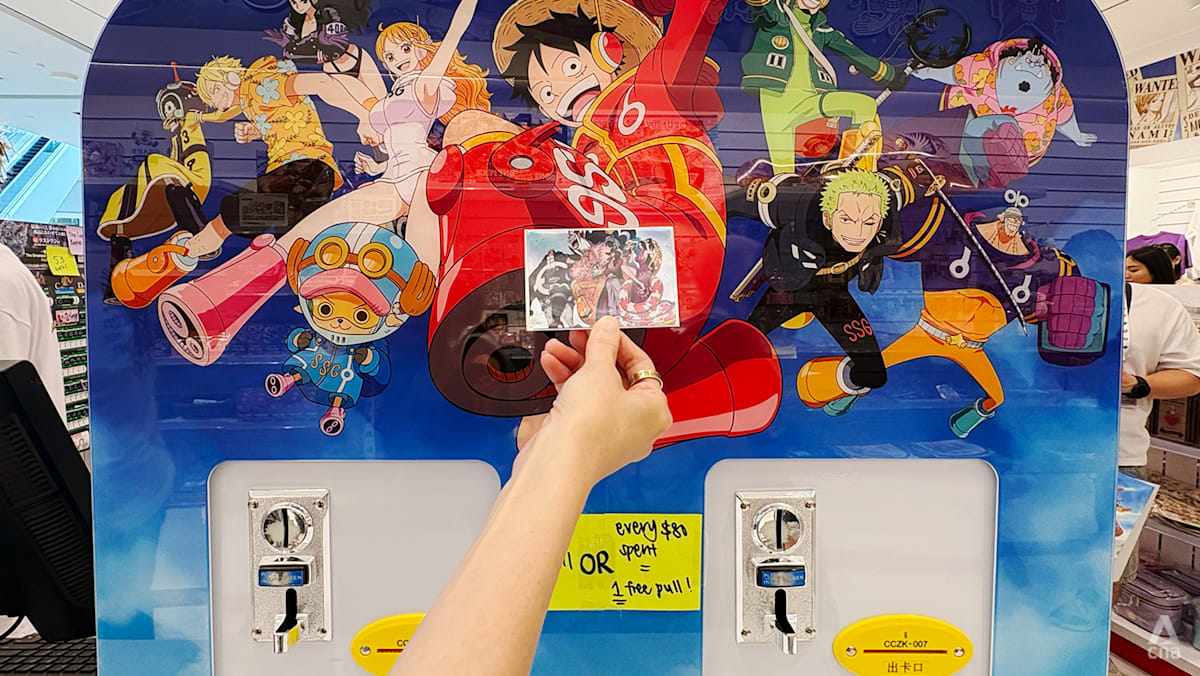 Hàng hóa One Piece tại cửa hàng Mugiwara Store ở sân bay Jewel Changi sẽ đóng cửa vào cuối tháng 8 (Ảnh: CNA/Joyee Koo)