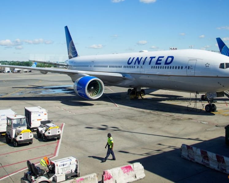 Musk's Starlink leads Bezos' Amazon as airlines rush to boost in-flight Wi-Fi