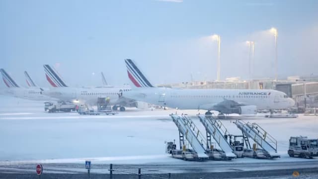 戈雷蒂风暴肆虐西欧 数千航班取消交通大受影响