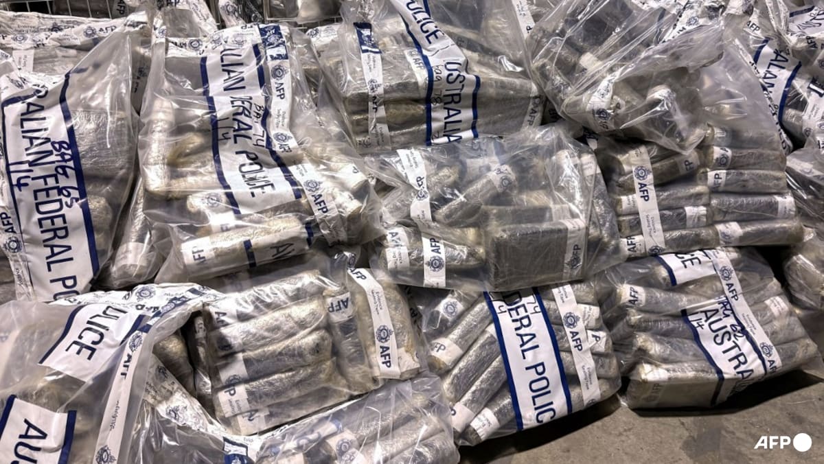 Australian police seize record 2.7 tonnes of cocaine