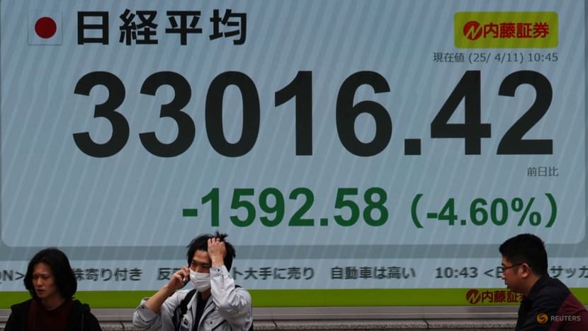 US bond yields rise, dollar down as turbulent week wraps up