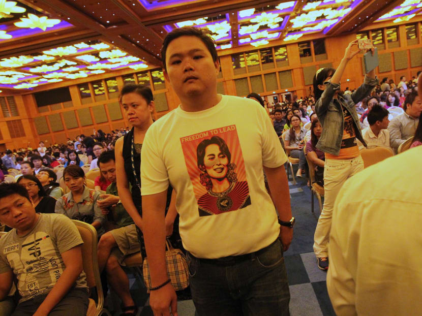 Suu Kyi urges those overseas to contribute knowledge back home