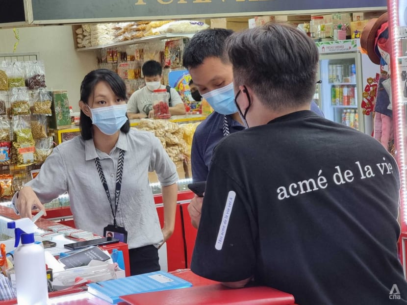 Police raid 17 handphone shops in crackdown on SIM cards registered to fake users