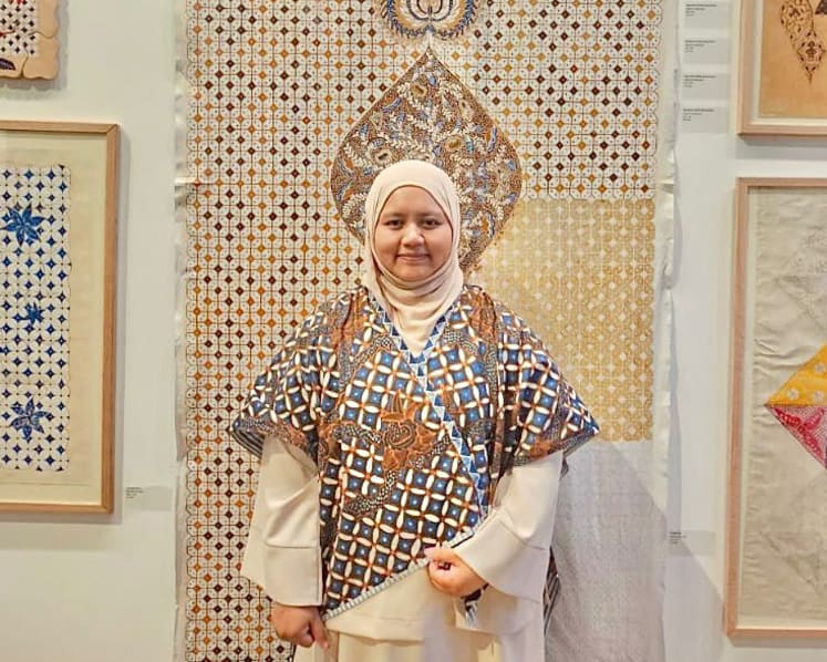 'Connecting me to roots I nearly lost': Batik helped this grieving artist honour her late grandmother
