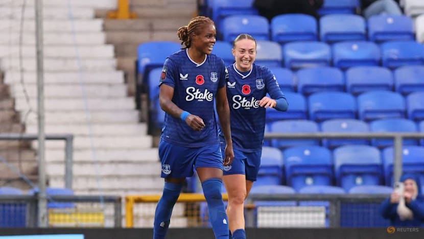 Man City women climb past Chelsea to first in WSL table