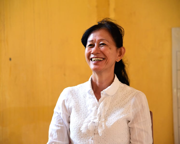 Cambodian teacher lights up world for blind students