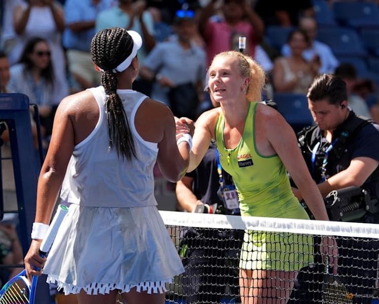 Osaka holds her nerve to reach US Open third round