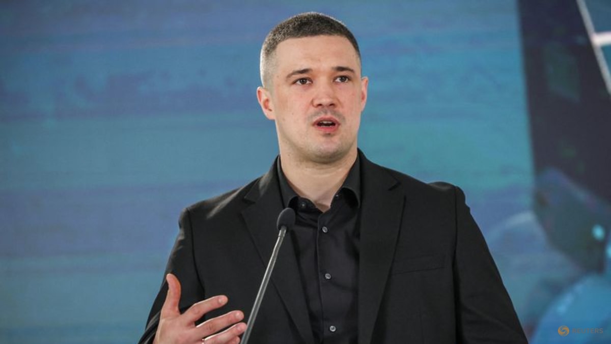 Kyiv's ex-defence chief makes risky bet by venturing into electoral grounds