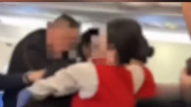 深圳航空两女乘客因体味和气味打架导致航班延误