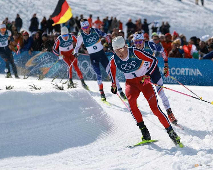 Crosscountry-Norway's Klaebo wins gold in men's skiathlon after explosive finish