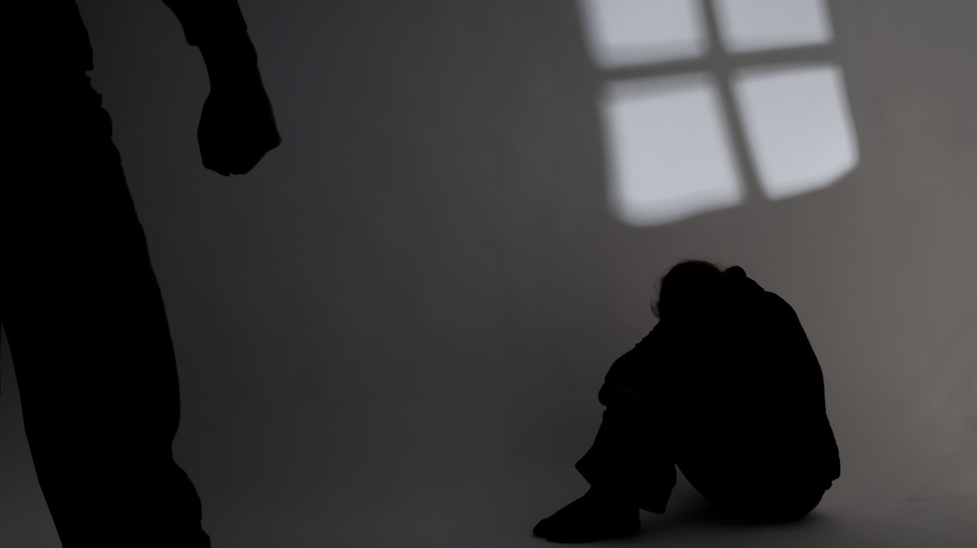 控父性侵一审判无期 少女二审翻供承认诬陷