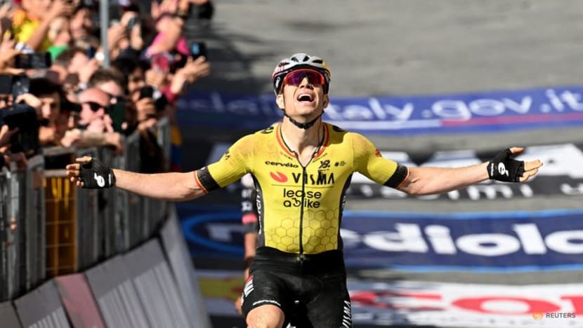 Van Aert battles to win Giro stage nine, Del Toro takes leader's jersey Van Aert battles to win Giro stage nine, Del Toro takes leader's jersey