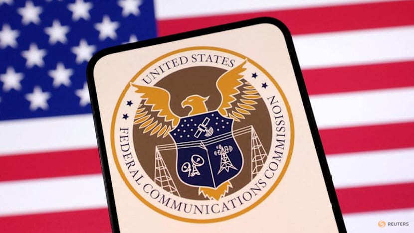 US Supreme Court leans toward FCC in clash with wireless carriers over fines