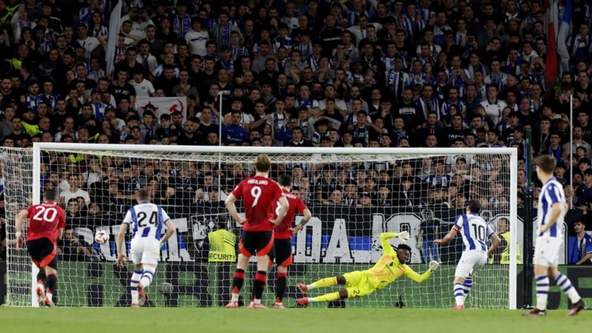 Man United draw 1-1 at Sociedad, Spurs lose 1-0 at Alkmaar