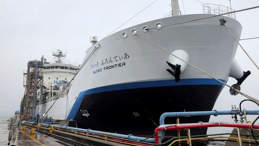 Kawasaki signs deal to build world's largest liquefied hydrogen carrier