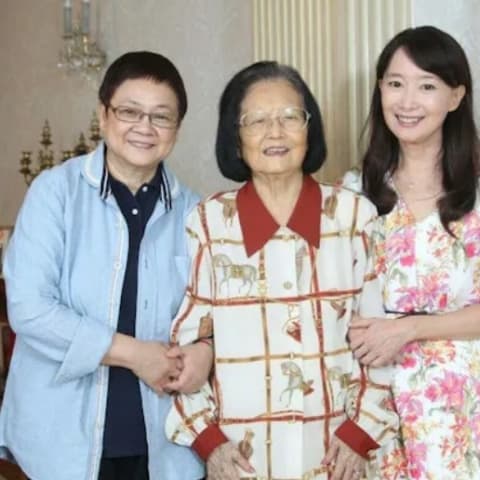 百岁母亲离世,女儿闯荡日本艺能界,陈美龄的陪伴之路