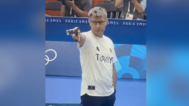 轻装上阵夺银牌 土耳其射击选手网上爆红