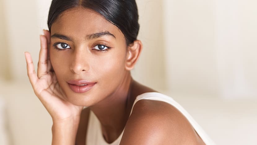 Light-Reflecting Makeup Aims for Natural Radiance