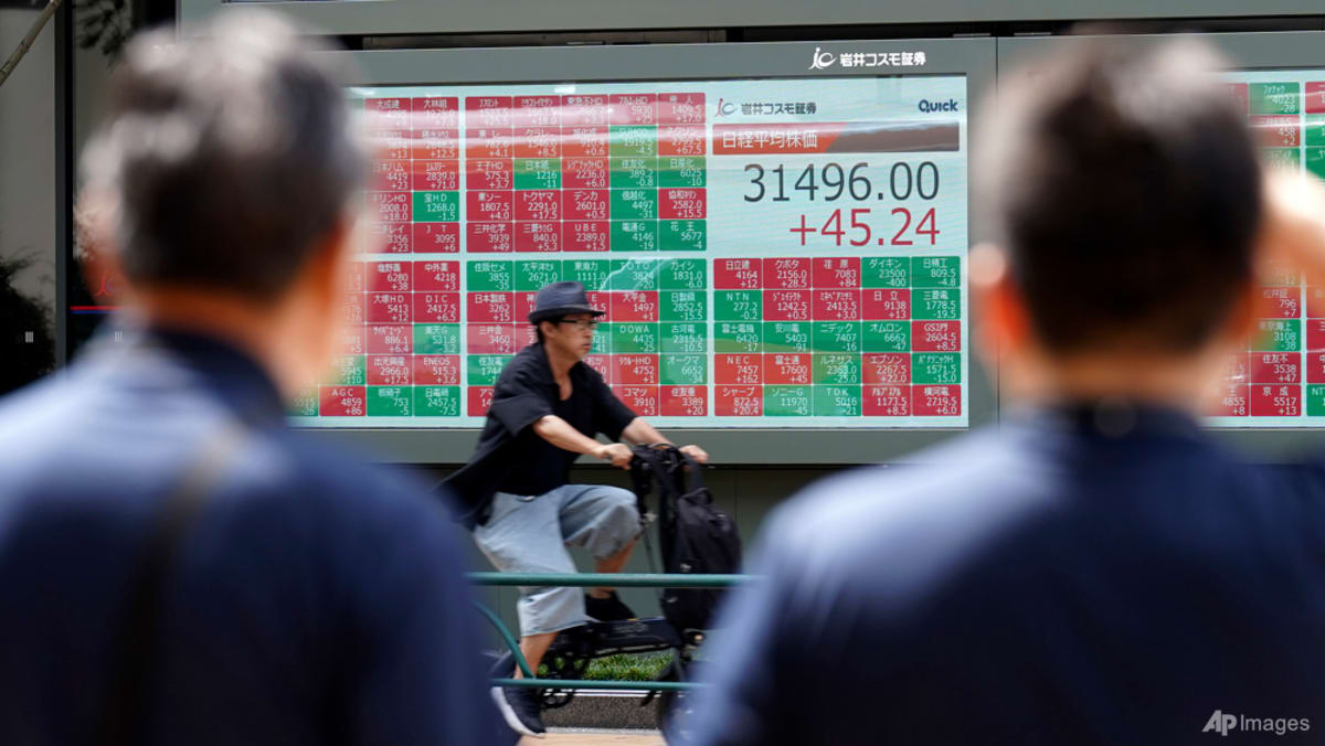 Asian markets stumble as traders struggle to hold Fed cut rally