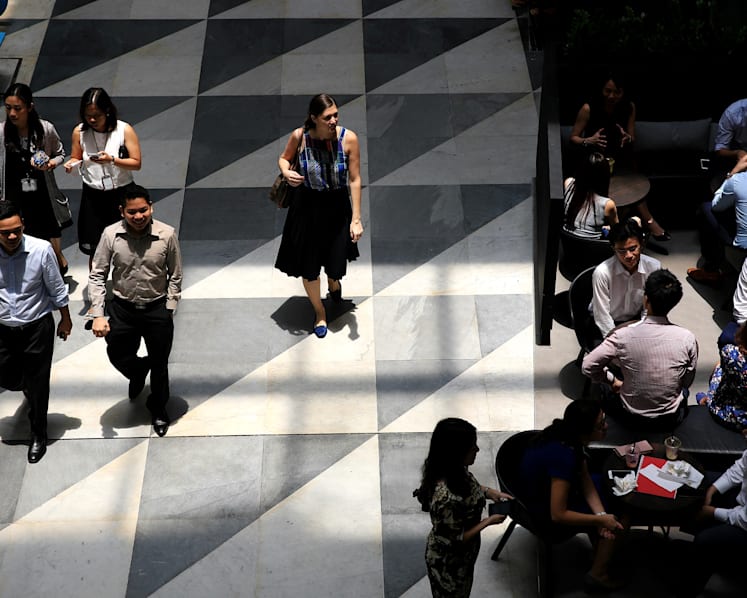 MOM's first nationwide study shows gap growing slightly between median wages of men and women