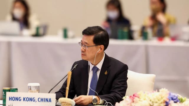 香港区议会选举投票率创新低 李家超：满意投票人数