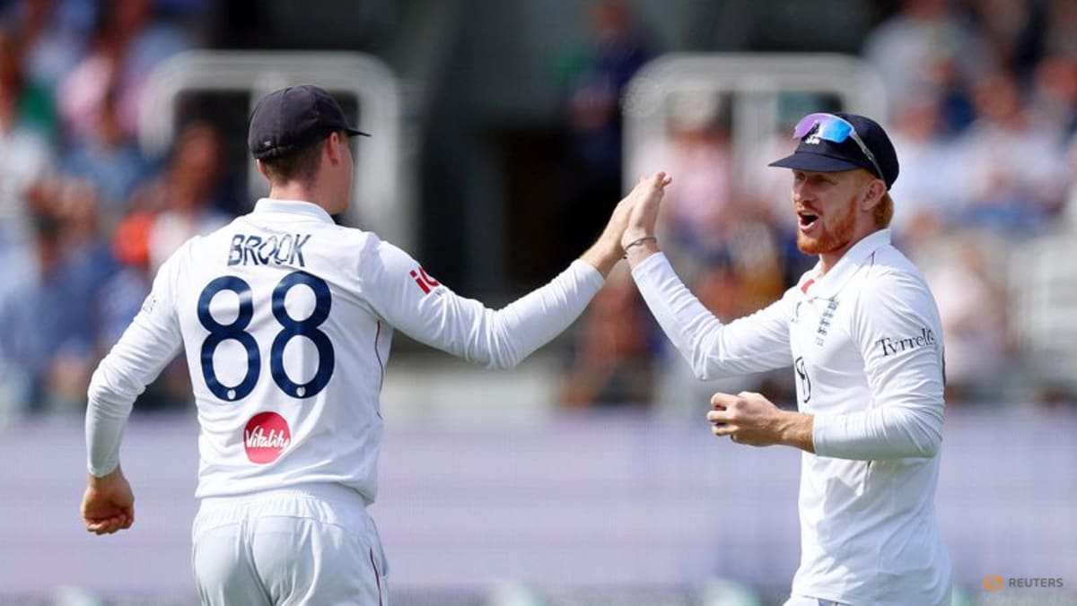 England reduce Pakistan to 53-3 to close in on victory